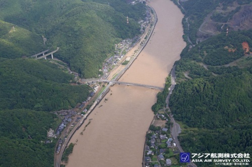 JR肥薩線の段駅周辺の様子(写真:アジア航測・朝日航洋)