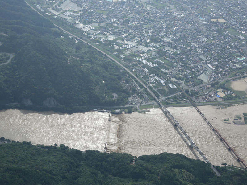 2000℃の炉に雨水が一気に、東海カーボン工場で水蒸気爆発