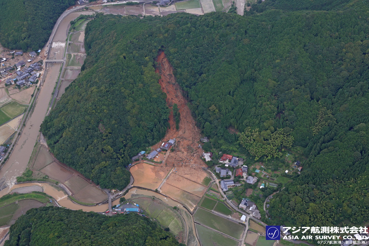 熊本県芦北町田川地区の空撮写真。2020年7月4日に撮影（写真：アジア航測・朝日航洋）