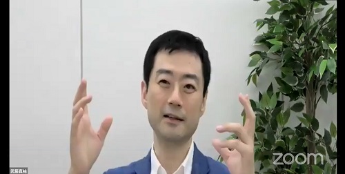 講演する武藤真祐氏
