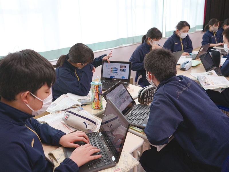 Vrで 友達アバター と一緒に遠隔学習も Ict先進校が実践する新しい学び 日経クロステック Xtech Vrで 友達アバター と一緒に遠隔学習も Ict先進校が実践する新しい学び 日経クロステック Xtech