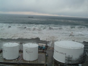 地震直後に福島第1へ押し寄せる津波