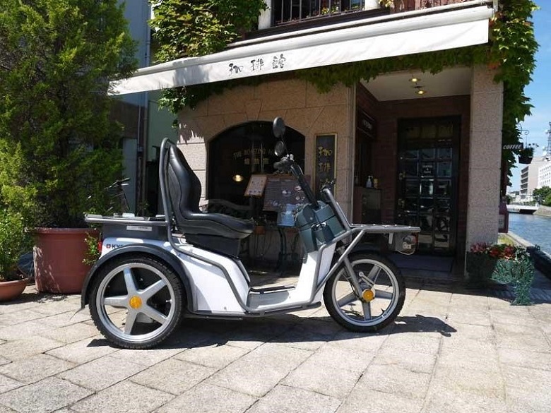 走れるのは115km スイス発3輪evが日本上陸 日経クロステック Xtech