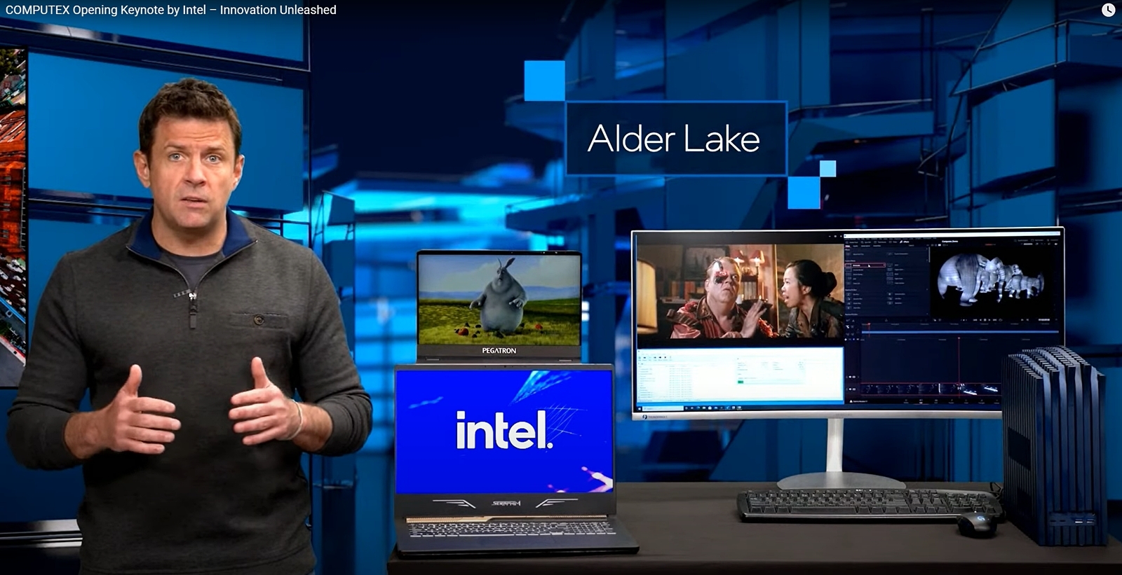 Alder Lakeの試作チップが載ったデスクトップPC上とノートPCでWindowsが稼働している様子を公開 （出所：COMPUTEX TAIPEI 2021の基調講演ビデオからキャプチャー）