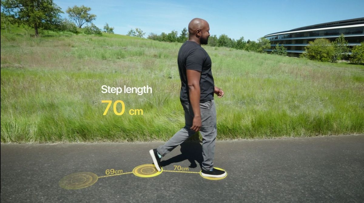 iPhoneのモーションセンサーで歩行速度や歩幅などを計測 （出所：WWDC21での基調講演をキャプチャーしたもの）