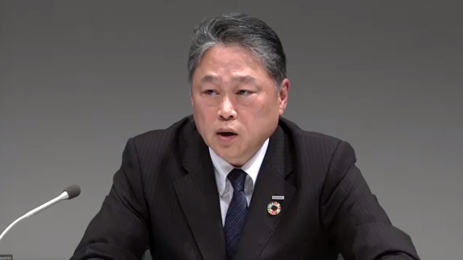 図1　会見に登壇したパナソニックホールディングス 取締役 副社長執行役員 グループCFOの梅田博和氏