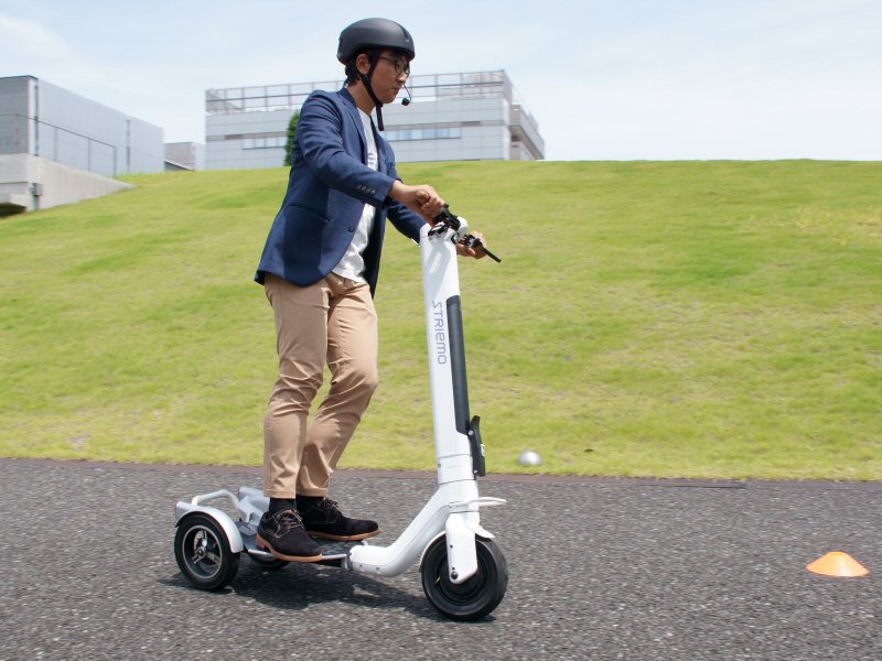 前輪が傾くマイクロモビリティー、ホンダ発ベンチャーが発売