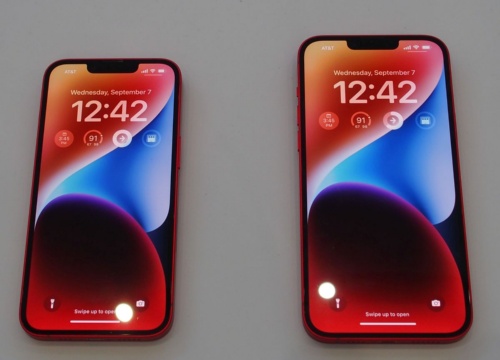 iPhone 14（左）とiPhone 14 Plus（右）