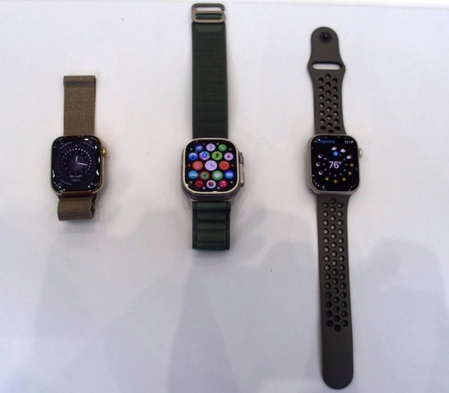 左からApple Watch Series 8、Ultra、SE