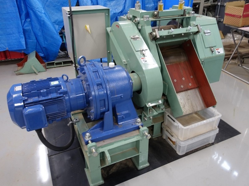 岡山大などが“木を搾る”装置、バイオマス燃料を低コストで