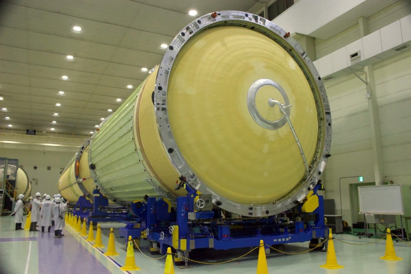 三菱重工がh3ロケット公開 写真で伝わる実機の迫力 26日種子島へ 日経クロステック Xtech