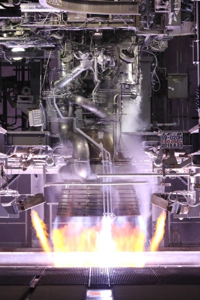 JAXA種子島宇宙センターのテストスタンドを使ったLE-9燃焼試験の様子