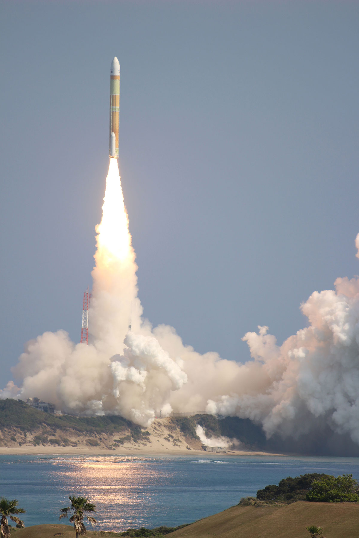 打ち上げられたH3ロケット初号機