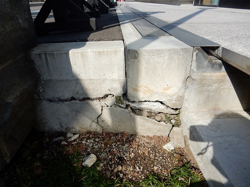 免震建物の地震被害が「悪目立ち」、軽微な被害でも評判を落としかねない