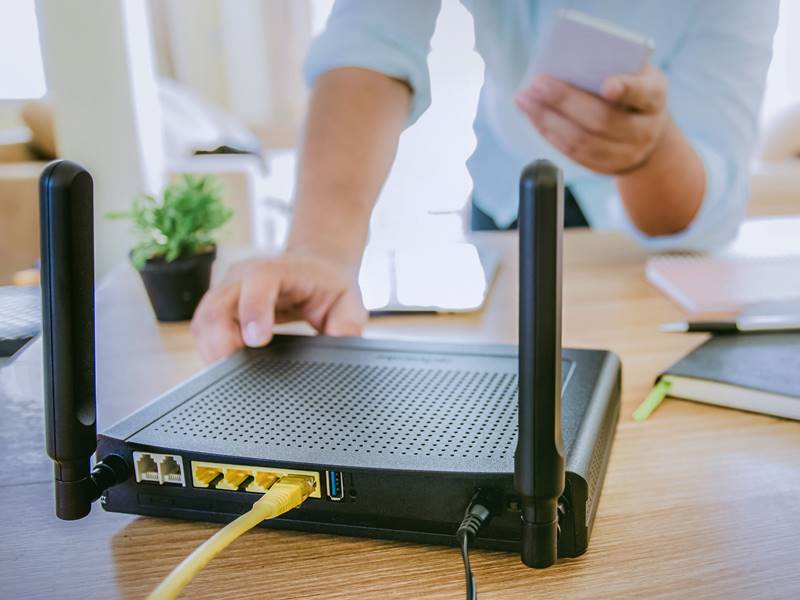 パソコンを無線LANアクセスポイントに、Windows 10の便利機能を使い倒す