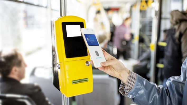 現金が使えない「完全キャッシュレスバス」、運転手の負担減らす