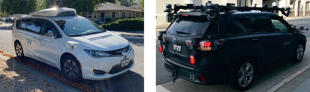 米国で開発が進む自動運転車両。左は、米カリフォルニア州パロアルトで停車中の、グーグル系の米ウェイモ（Waymo）の自動運転車両。右は、同州サンフランシスコで停車中の、アマゾン傘下の米ズークス（Zoox）の自動運転車両。両車共に2020年撮影。