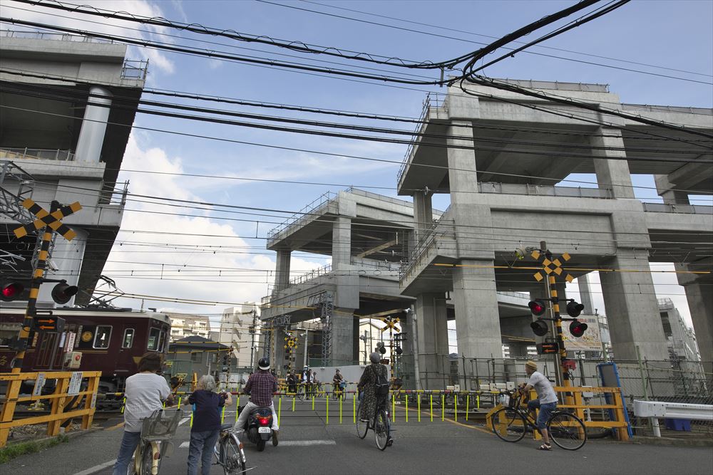 巨大コンクリートで連続立体交差 阪急淡路駅周辺 日経クロステック Xtech