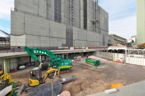 JR三ノ宮駅前のシンボルとして親しまれていた噴水広場もターミナルビル解体に合わせて整地されている（写真：生田 将人）