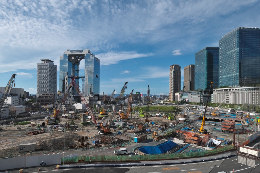 大阪駅前うめきた2期で建物工事が進行中 中央の公園を挟んで南北街区を整備 日経クロステック Xtech