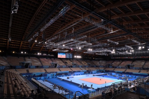 有明体操競技場の内観。五輪新体操時(21年8月7日撮影)(写真:日経クロステック)