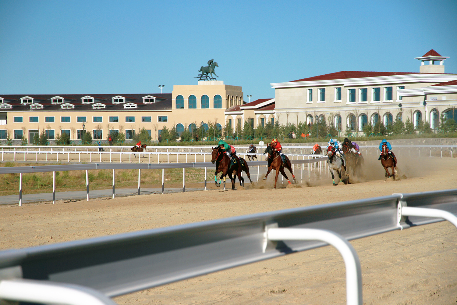 シリンホト馬術競技場・競馬場における競馬風景（写真：山下設計）