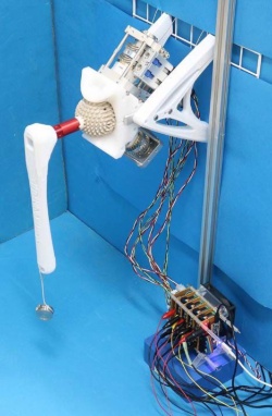 図8　ロボットアームを想定した駆動実験の様子