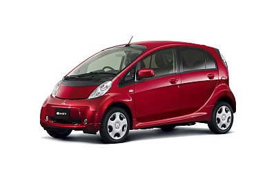 三菱自動車は2009年に電気自動車（EV）「i-MiEV」を発売した（出所：三菱自動車）