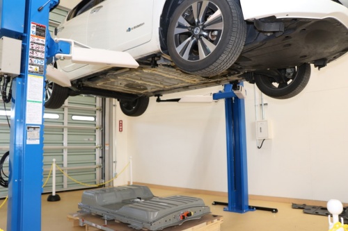 日産自動車の電気自動車（EV）「リーフ」で使用していた電池を再生（出所：日産自動車）