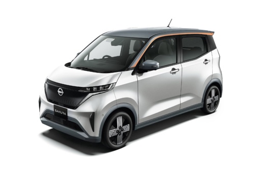 日産自動車が2022年5月20日に発表した新型の軽電気自動車（EV）「サクラ」は、20kWhの電池を搭載し、航続距離は最大で180km（WLTCモード）を実現。価格は233万3100円（税込み）から（出所：日産自動車）