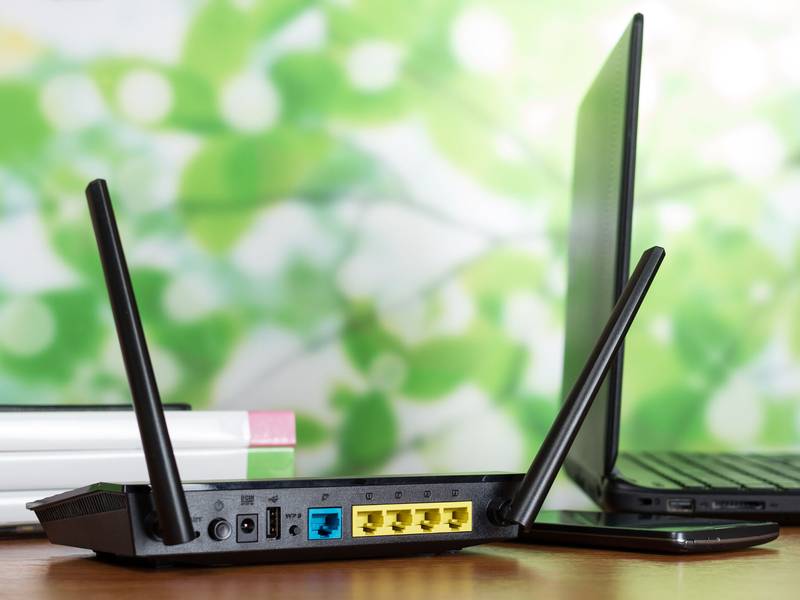 高速なルーターに交換しても速度が出ない、無線LAN機器の謎に迫る