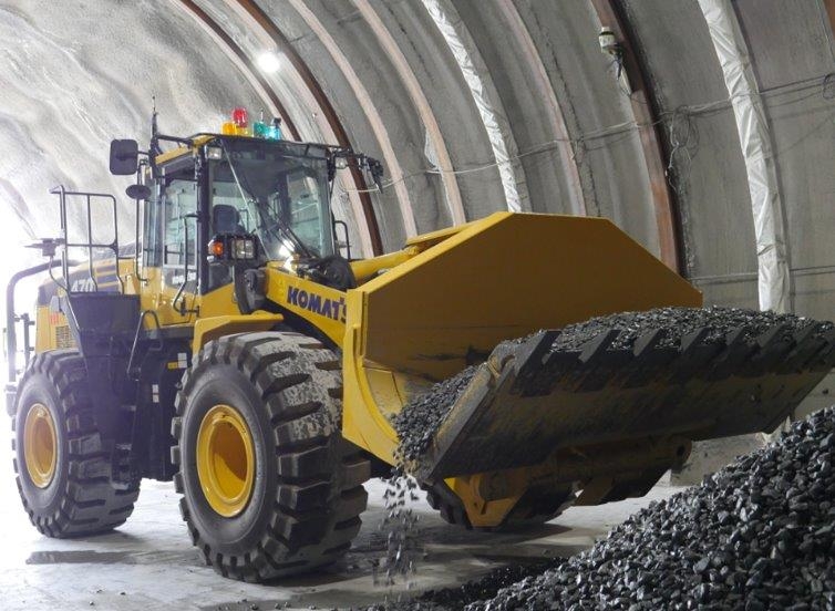 自動化したホイールローダーによるずり出し作業（写真：鹿島）
