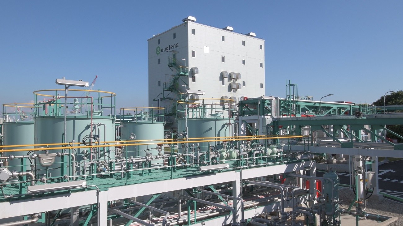 ユーグレナが横浜市に建設したバイオ・ジェット・ディーゼル燃料の製造実証プラント