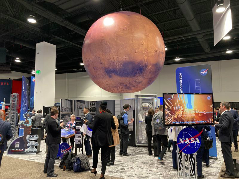 「光衛星通信」実用化へ世界大競争、ロシアの極超音速兵器で米国が本気モード