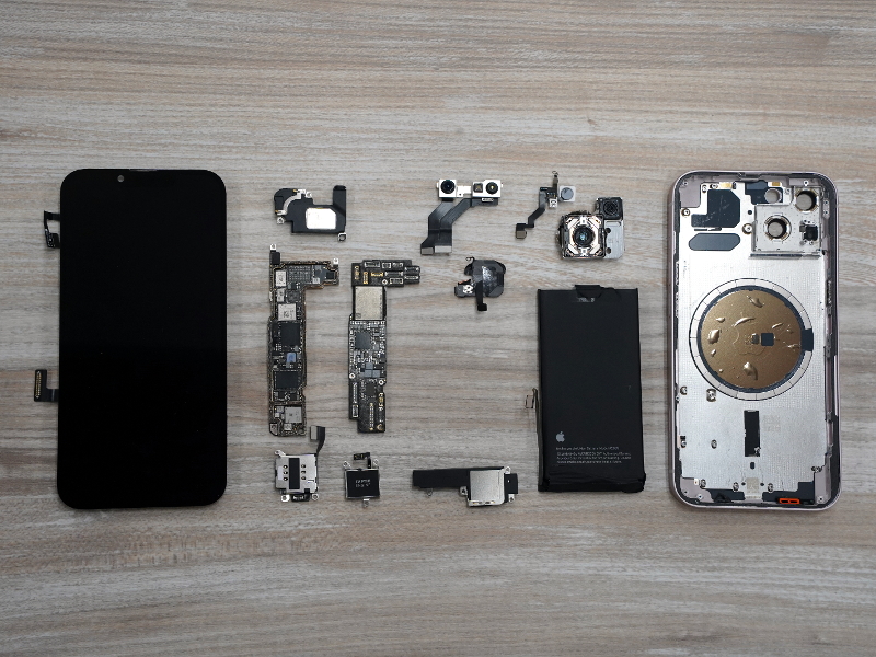 Iphone 13 Miniを分解 技術者の目を引くコンパクトさと内部設計 日経クロステック Xtech