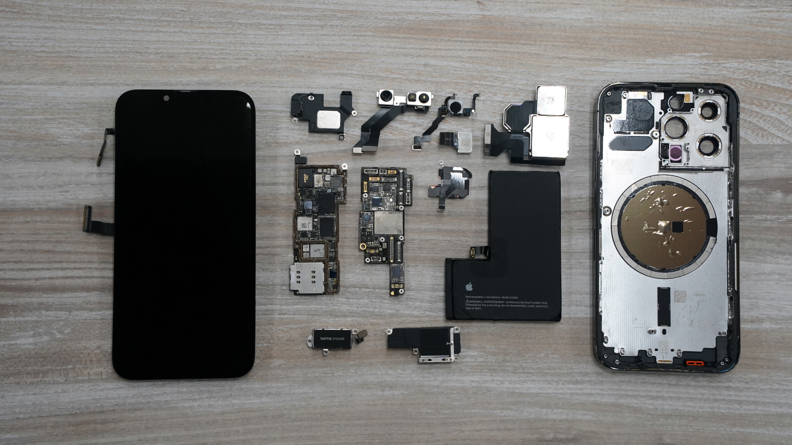 電池が巨大なiPhone 13 Pro Max、ノーマルとの序列がくっきり | 日経