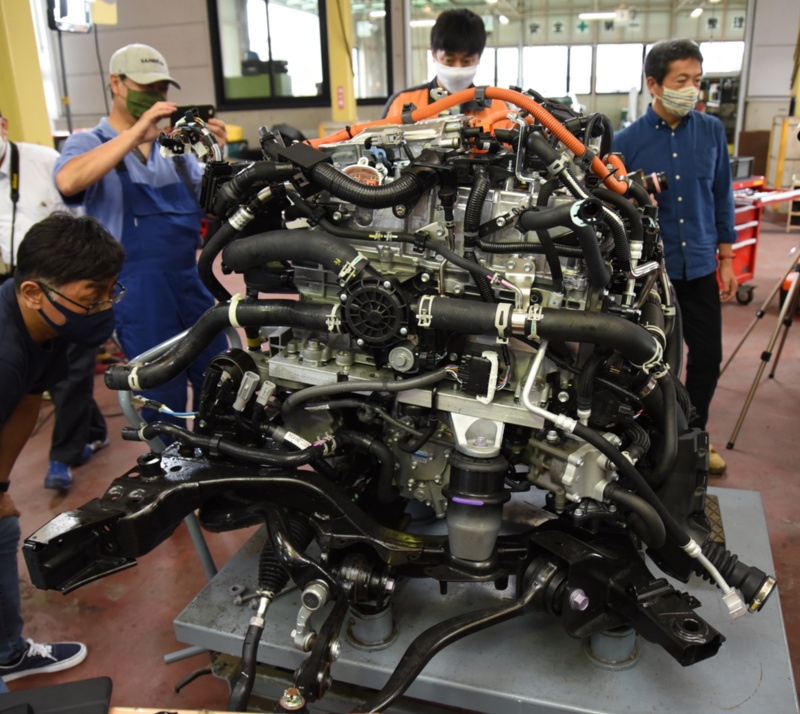 ミライのfcモジュールはトラックのエンジン大 補器類で巨大化 日経クロステック Xtech ミライのfcモジュールはトラックのエンジン大 補器類で巨大化 日経クロステック Xtech