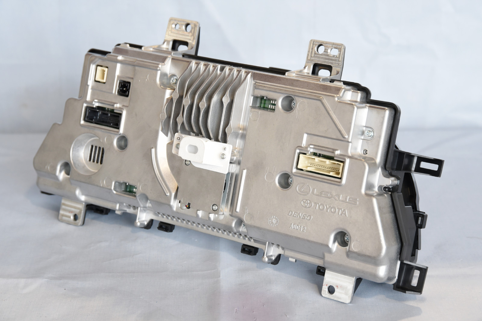 これがOTA用ECU4個、トヨタ「ミライ」 デンソー／ルネサス支配（3