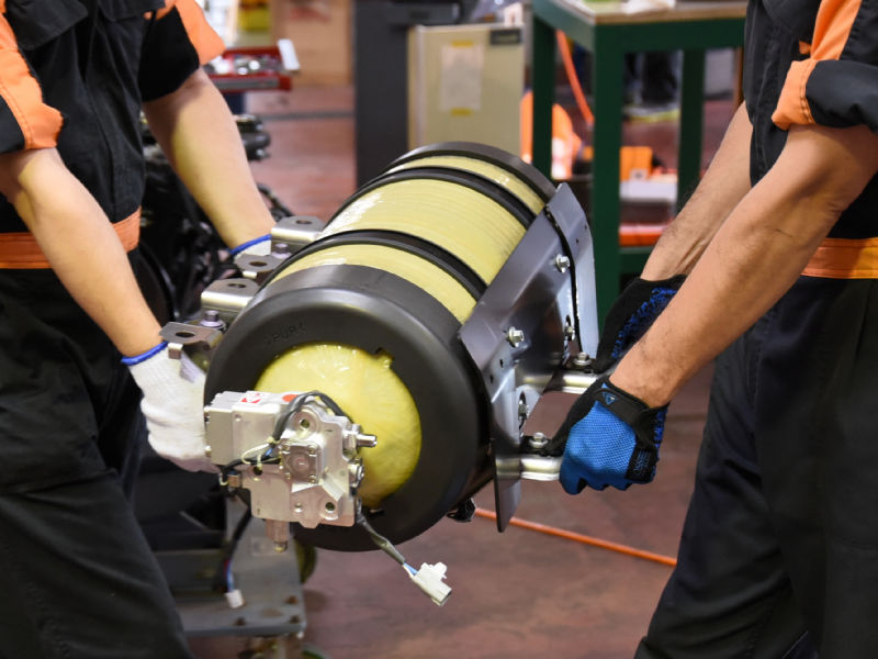 「ミライ」の水素タンク、3本合計110kg　愚直に距離30％延長