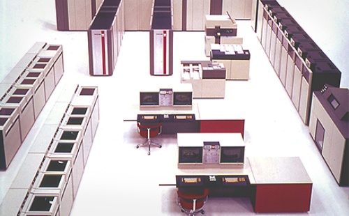 富士通が日立製作所と共同開発した大型メインフレーム「FACOM Mシリーズ」