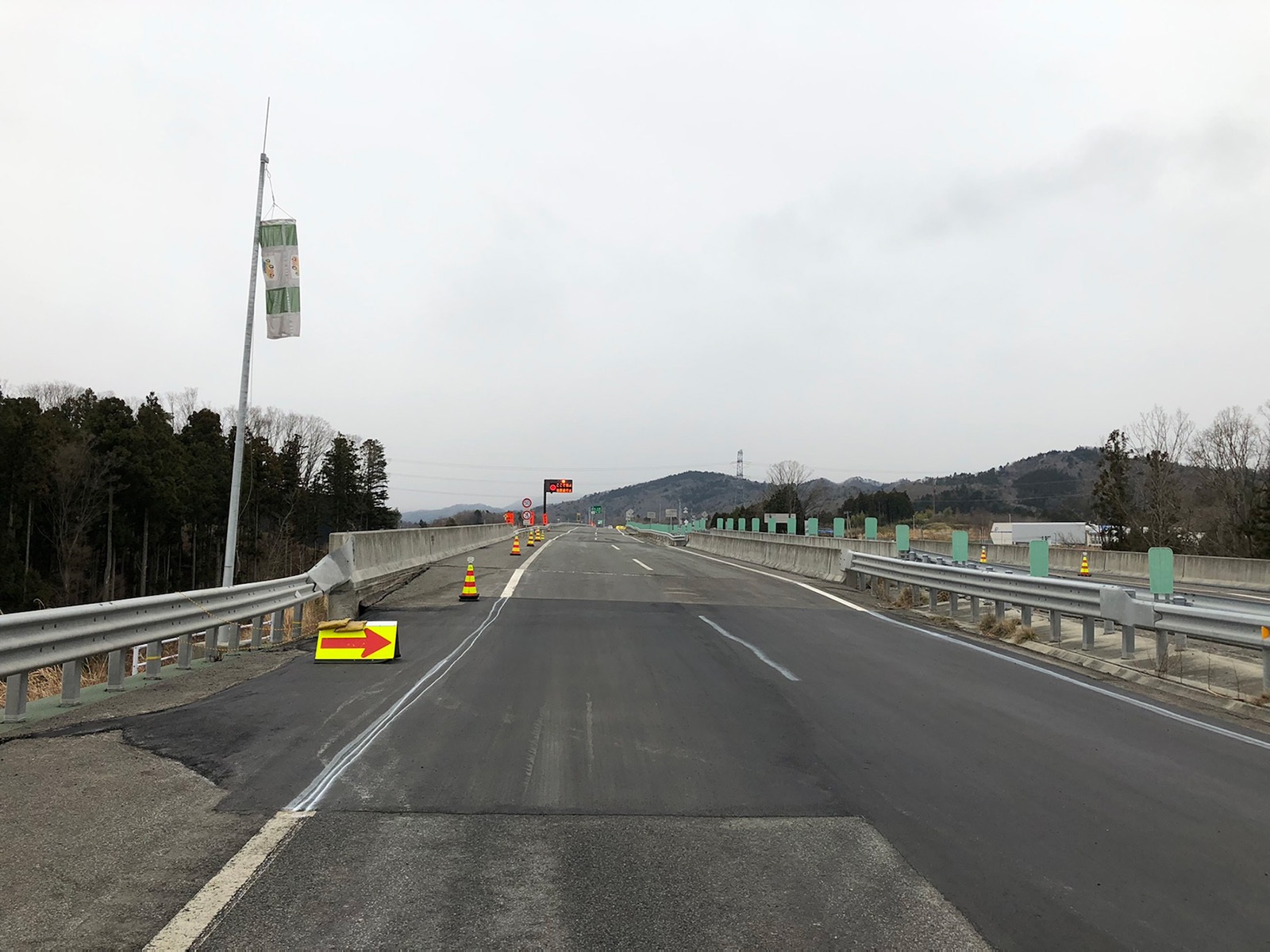 応急復旧が完了した常磐自動車道の新地IC―山元IC間（写真：東日本高速道路会社）