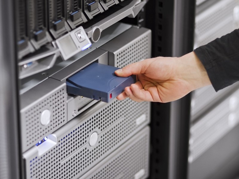 ランサムウエアにバックアップまで暗号化されたらもうお手上げ、3-2-1ルールで防げ