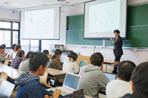 データサイエンス学部の授業の様子（写真提供：滋賀大学）