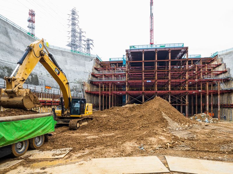 大型駅前に現れた「船のドック」、85万m3の大規模開削でリニア駅構築