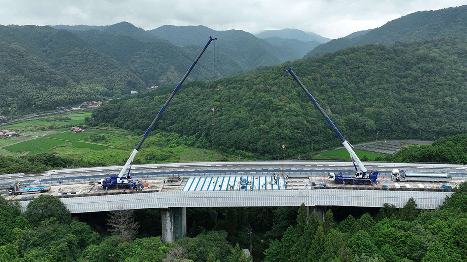現場発の技術や創意工夫が目立つ　鹿島が挑む、中国自動車道の床版取り換え