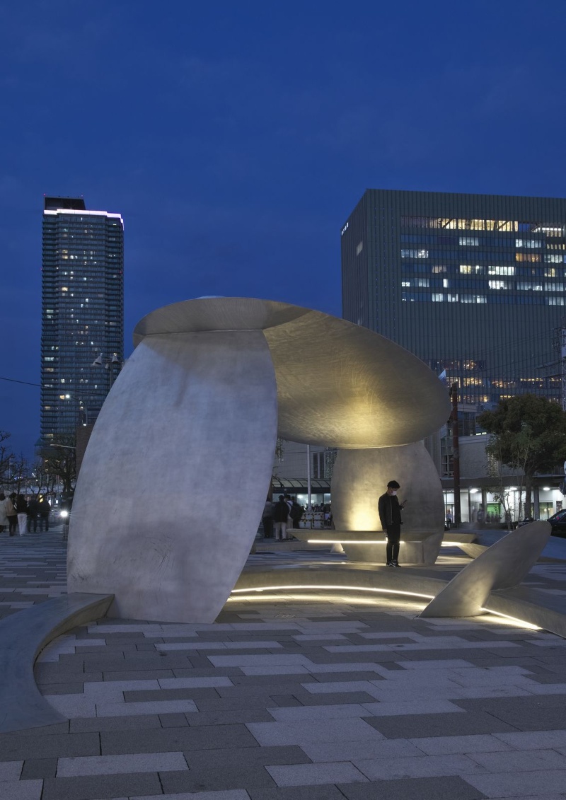 彫刻 がベンチやテーブルになる 過ごし方を自由に選べる広場 日経クロステック Xtech 彫刻 がベンチやテーブルになる 過ごし方を自由に選べる広場 日経クロステック Xtech