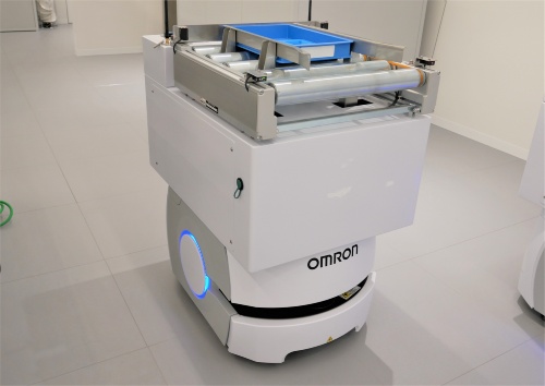 オムロンの自動搬送ロボット