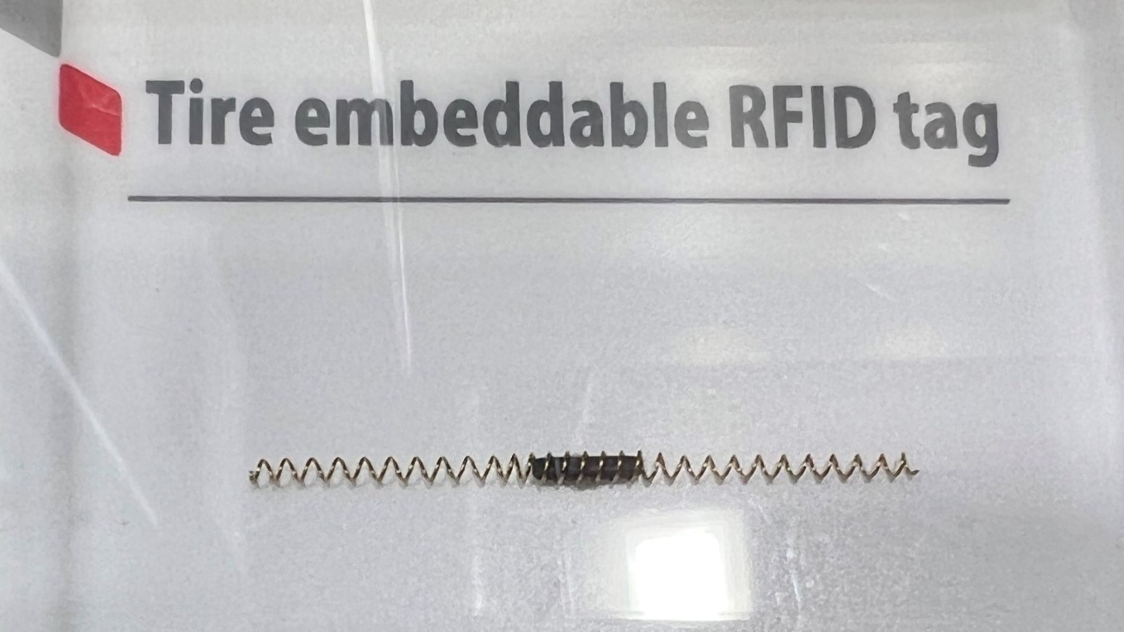 村田製作所、RFIDタイヤの情報を読み取るシステムづくりを推進 | 日経