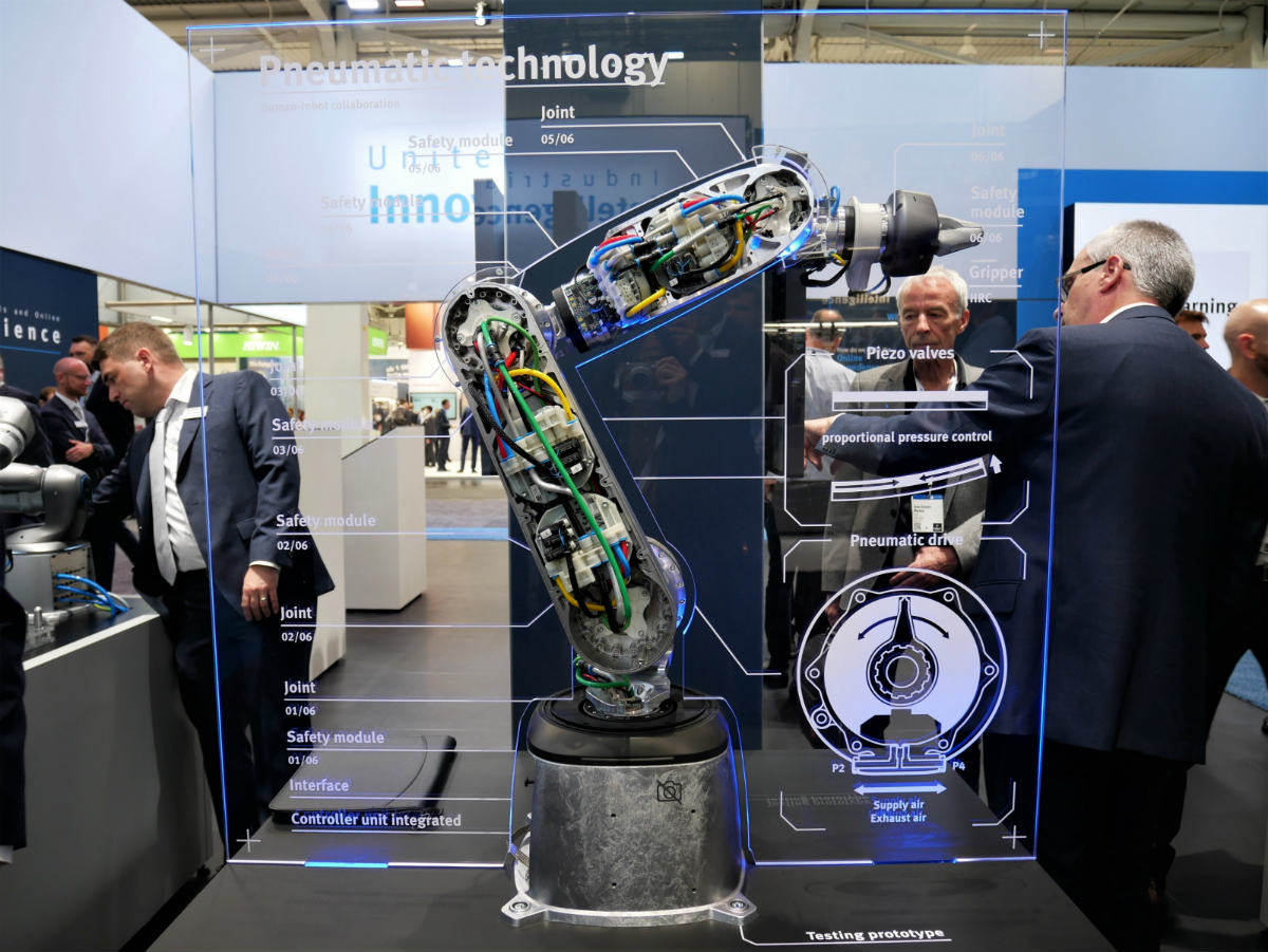 開発した協働ロボットの断面
