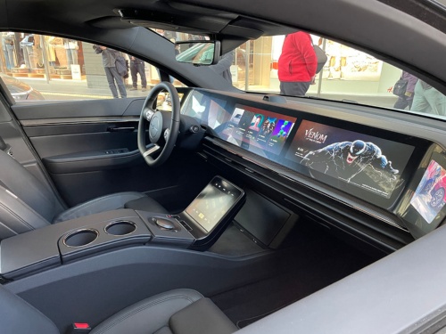 こちらはソニーのEV「VISION-S」のコックピット。ただ、近未来カーにおいて、アップルとソニーはライバル関係にあるだけに、CarPlayの採用はないだろう